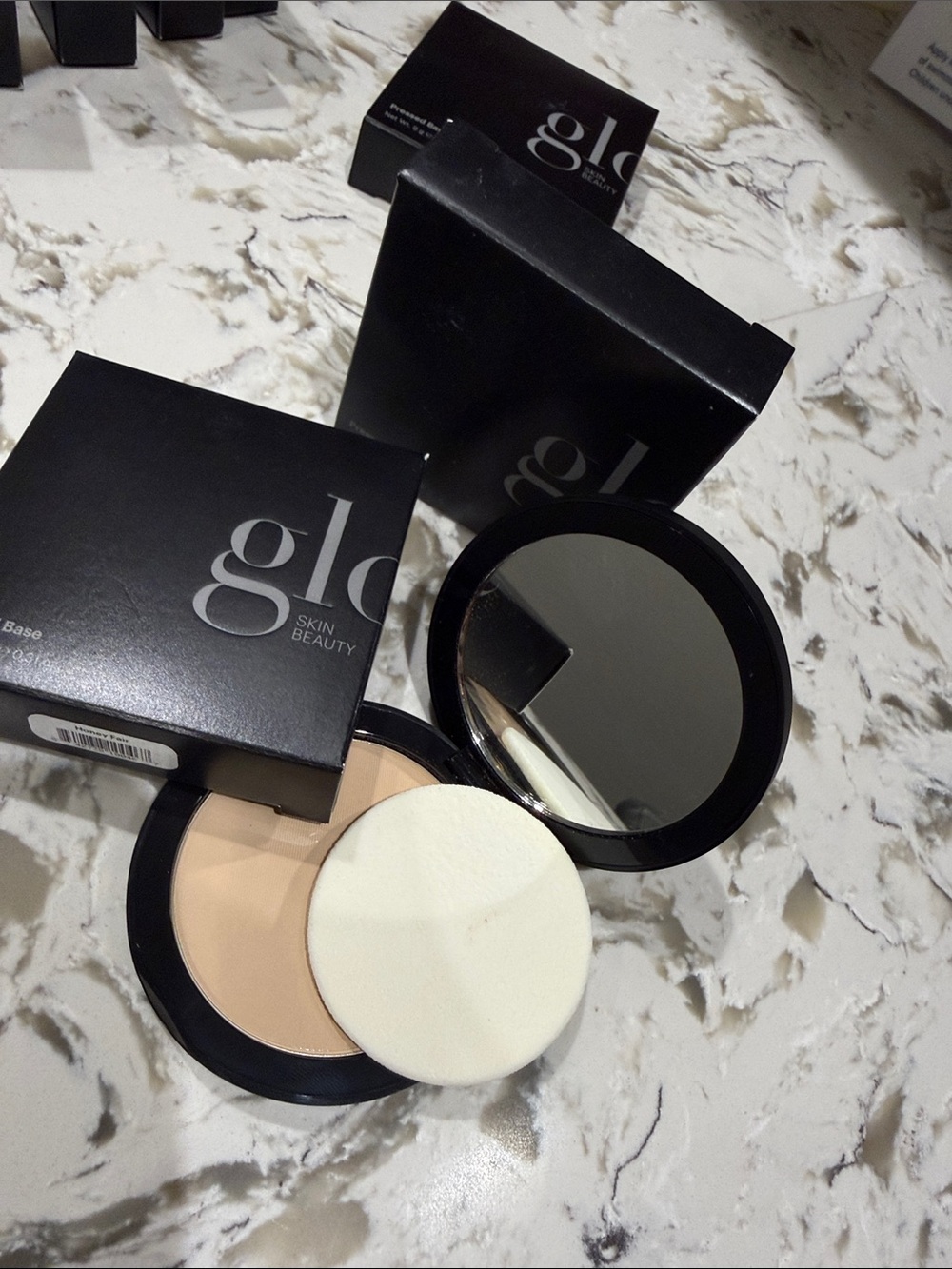Glo Skin Beauty Compact Pressed Powder -with Black Case - Honey Fair